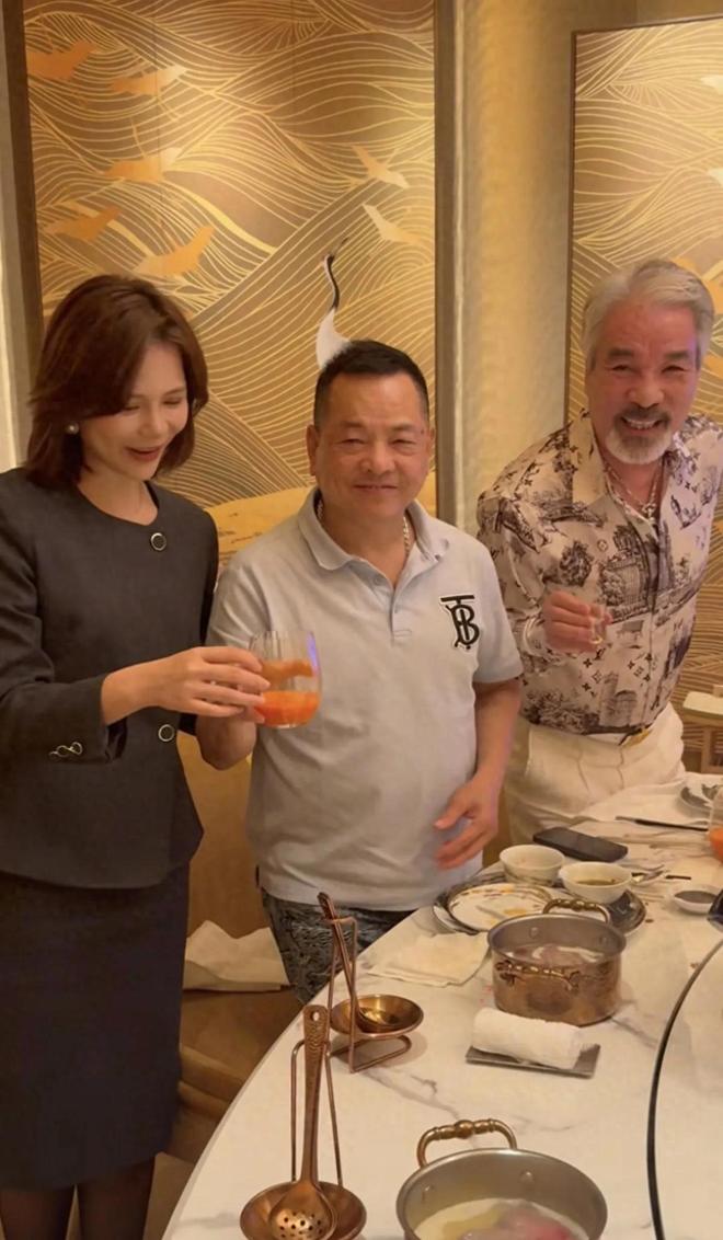 加晚宴身边无大佬美女服务员疑喝水应付开元